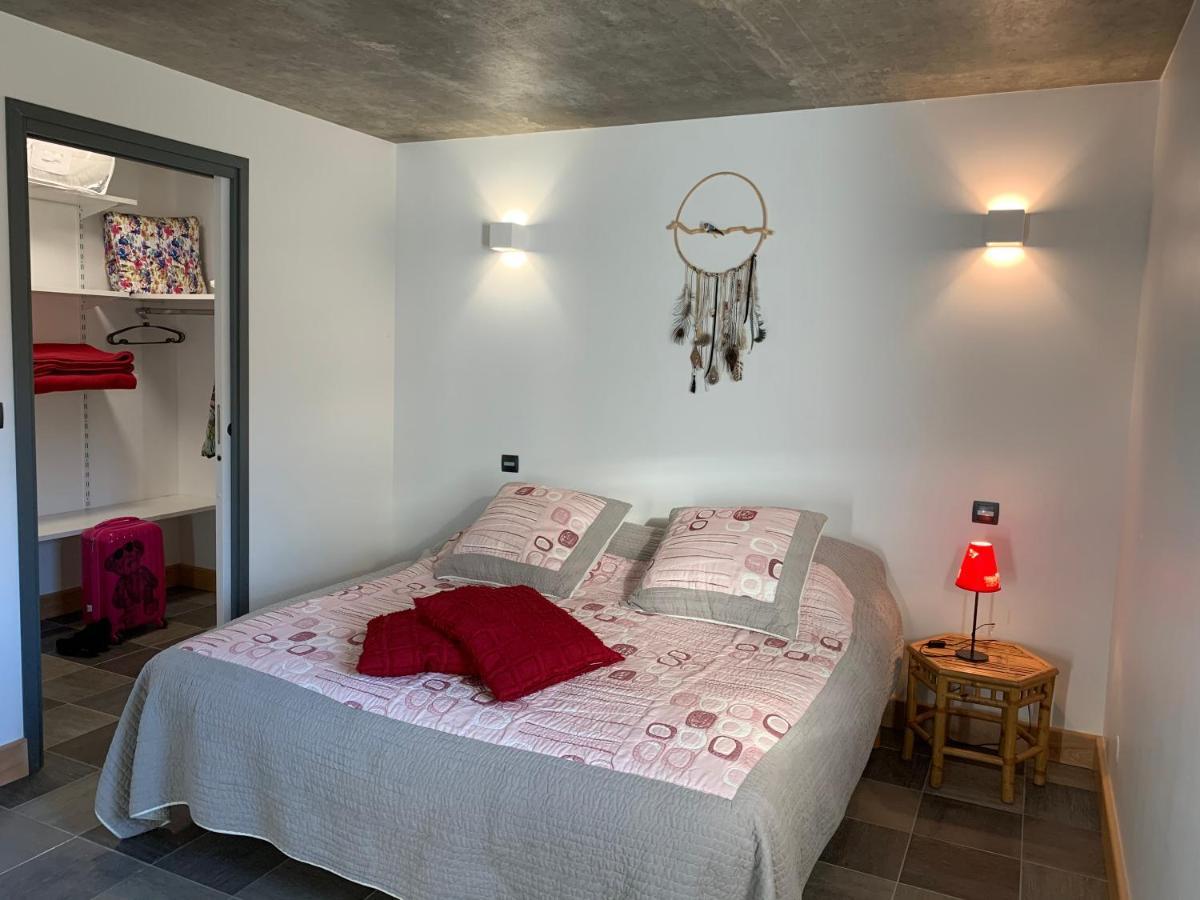 Domaine De La Rue De La Tour Bed & Breakfast Valsonne Exterior photo